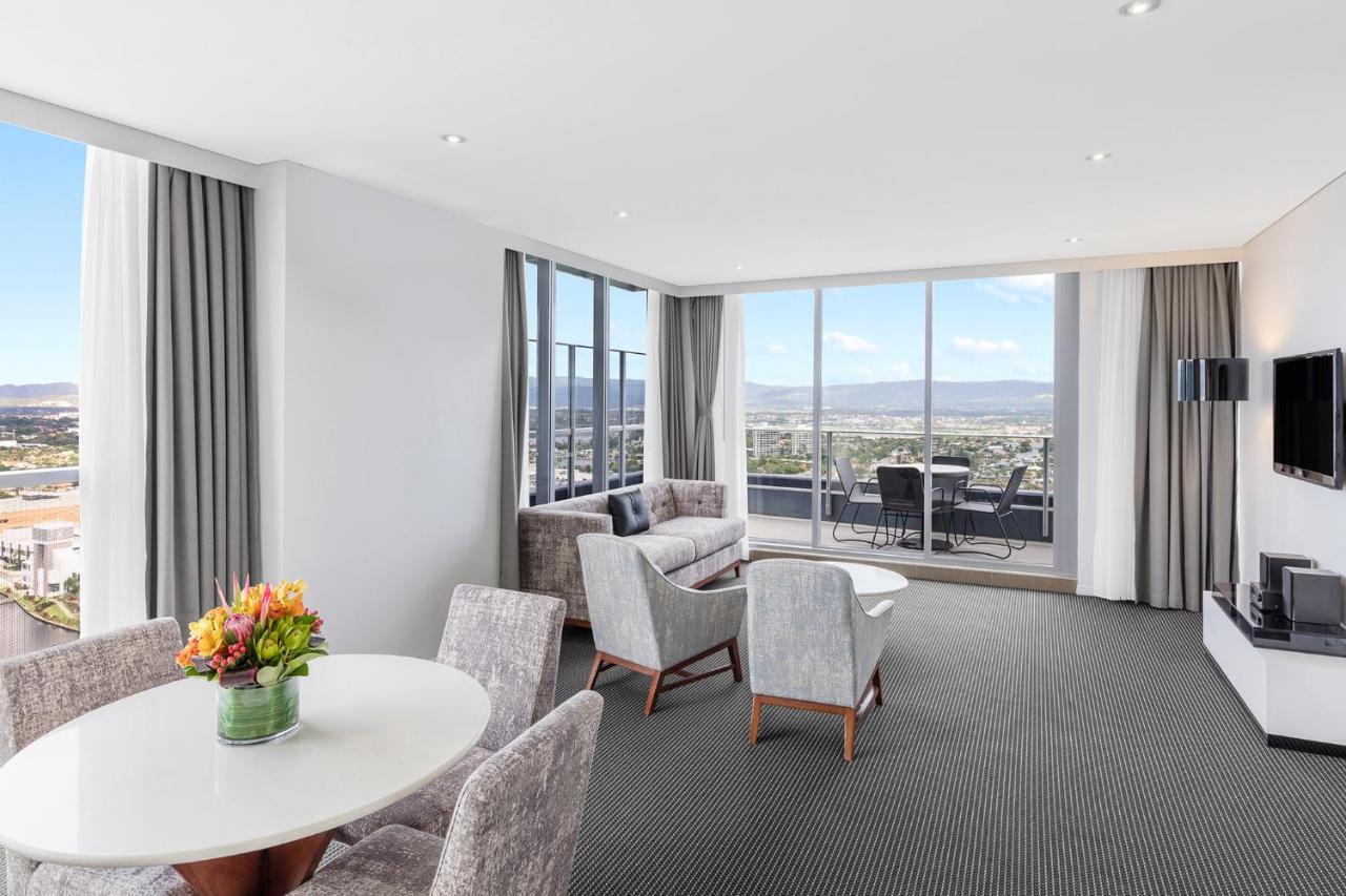 Meriton Broadbeach Hotel 5*
