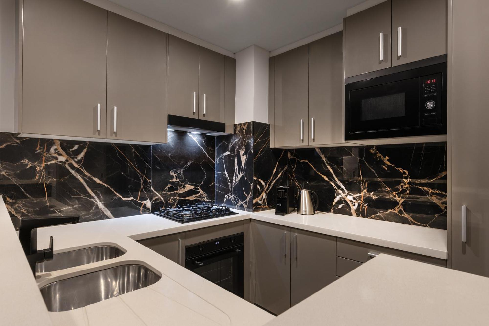Meriton Broadbeach Hotel 5*
