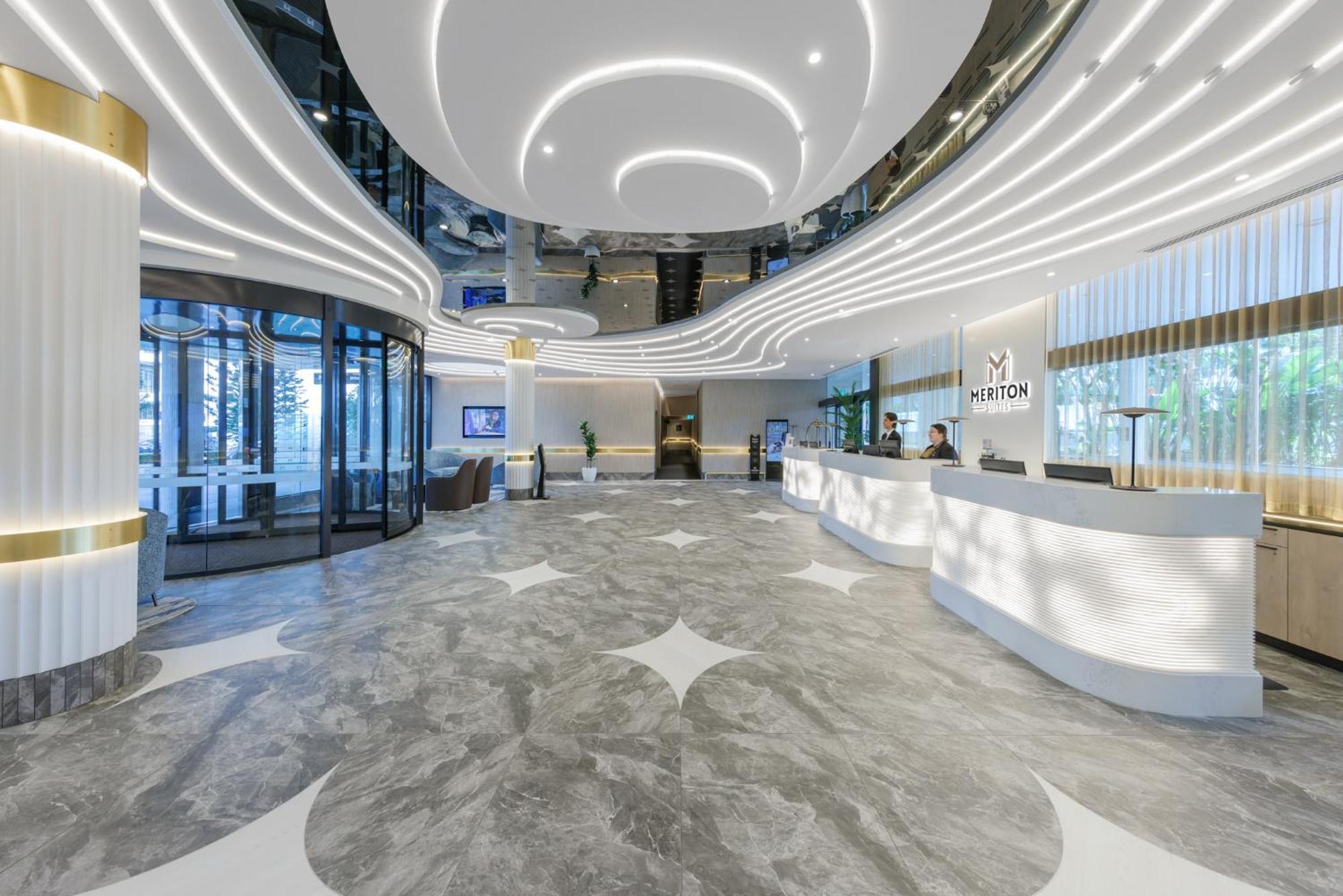 Meriton Broadbeach Hotel 5*